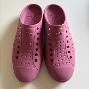 Native Women’s' Water Shoes in Pink. Only worn once.